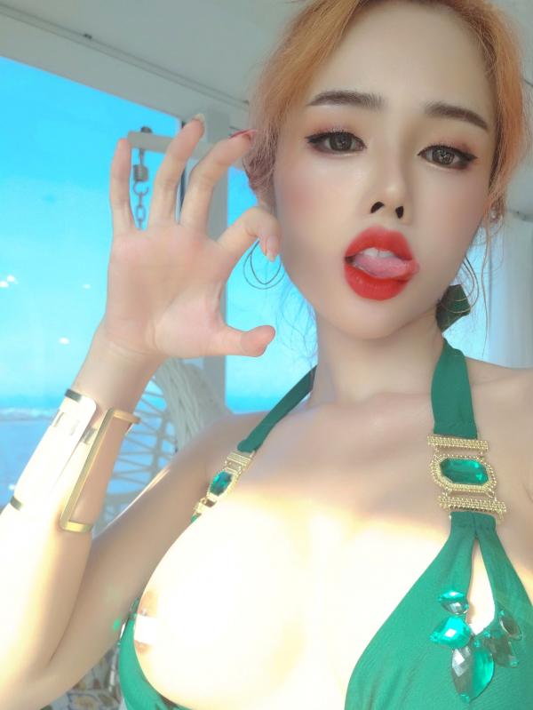    钛合金TiTi-绿色比基尼酒店私房大尺度写真，性感女神诱惑美腿，绝美身材尽显无遗第13张图片