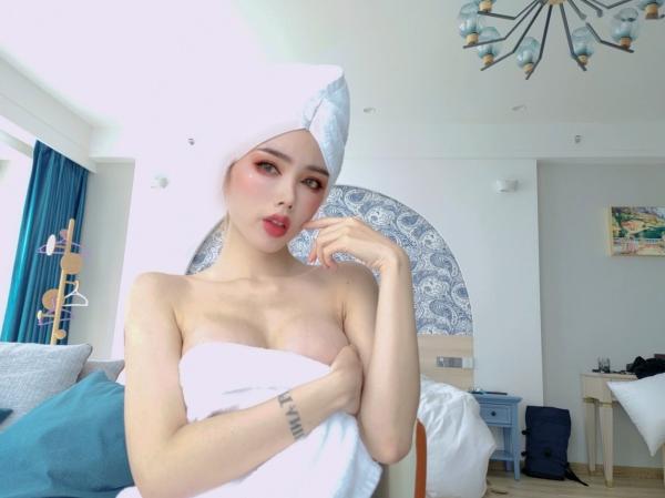    钛合金TiTi-绿色比基尼酒店私房大尺度写真，性感女神诱惑美腿，绝美身材尽显无遗第17张图片