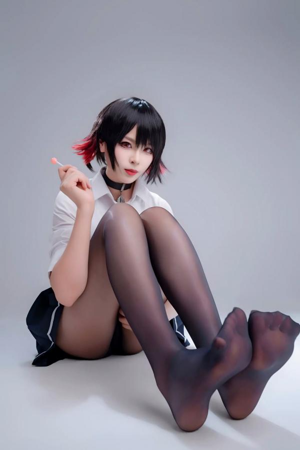    轩萧学姐 鲨鱼妹JK制服cos写真 绝美红瞳黑丝美腿[100P]第3张图片