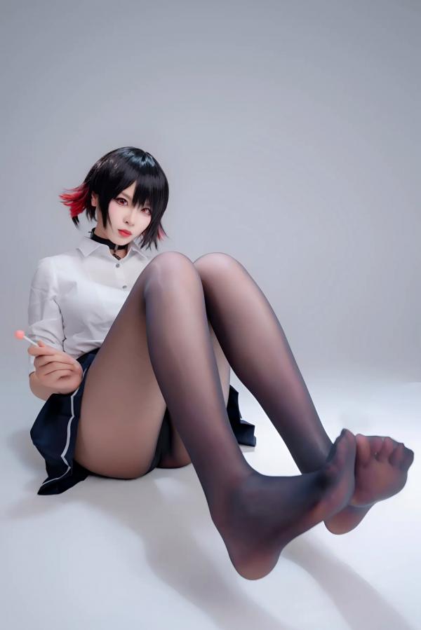    轩萧学姐 鲨鱼妹JK制服cos写真 绝美红瞳黑丝美腿[100P]第9张图片