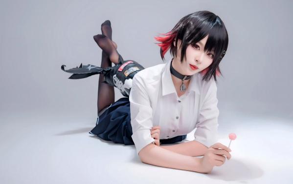    轩萧学姐 鲨鱼妹JK制服cos写真 绝美红瞳黑丝美腿[100P]第14张图片