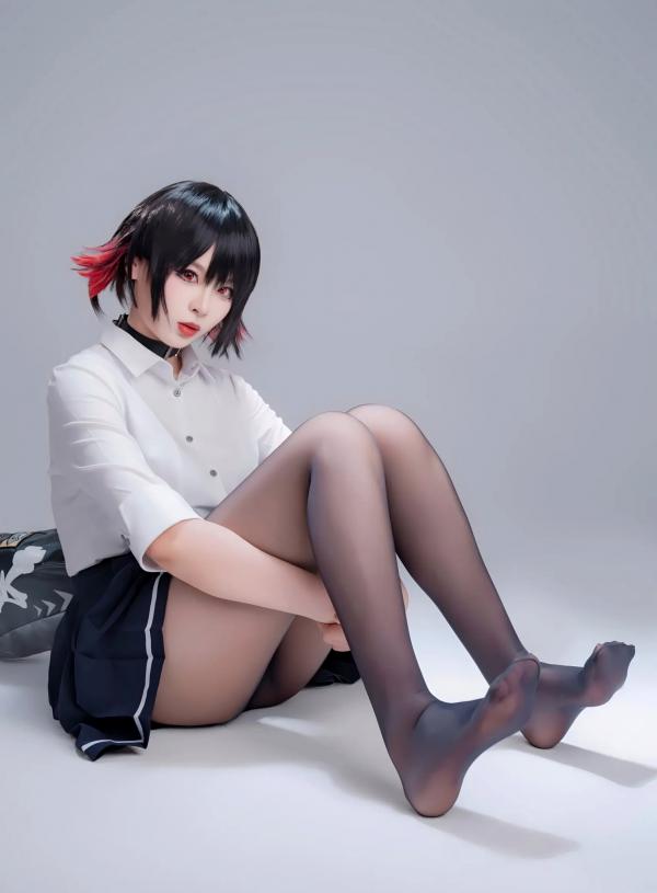    轩萧学姐 鲨鱼妹JK制服cos写真 绝美红瞳黑丝美腿[100P]第23张图片