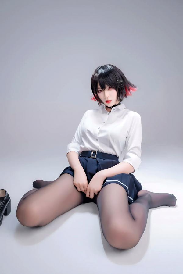    轩萧学姐 鲨鱼妹JK制服cos写真 绝美红瞳黑丝美腿[100P]第24张图片