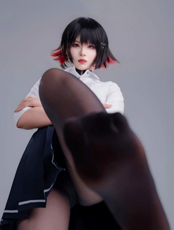   轩萧学姐 鲨鱼妹JK制服cos写真 绝美红瞳黑丝美腿[100P]第26张图片