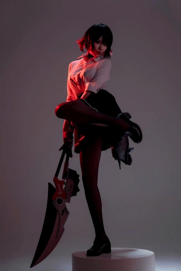    轩萧学姐 鲨鱼妹JK制服cos写真 绝美红瞳黑丝美腿[100P]第27张图片