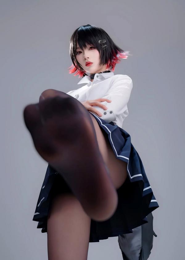    轩萧学姐 鲨鱼妹JK制服cos写真 绝美红瞳黑丝美腿[100P]第29张图片