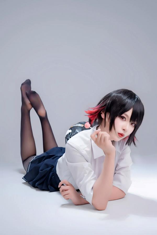   轩萧学姐 鲨鱼妹JK制服cos写真 绝美红瞳黑丝美腿[100P]第31张图片