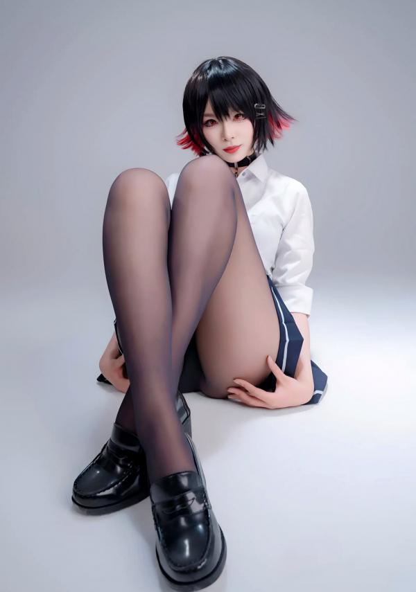    轩萧学姐 鲨鱼妹JK制服cos写真 绝美红瞳黑丝美腿[100P]第33张图片