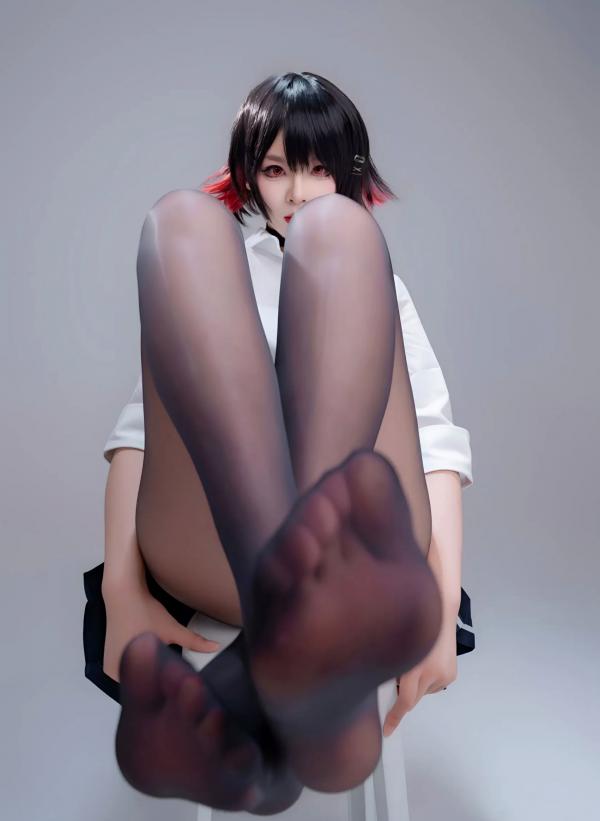    轩萧学姐 鲨鱼妹JK制服cos写真 绝美红瞳黑丝美腿[100P]第37张图片