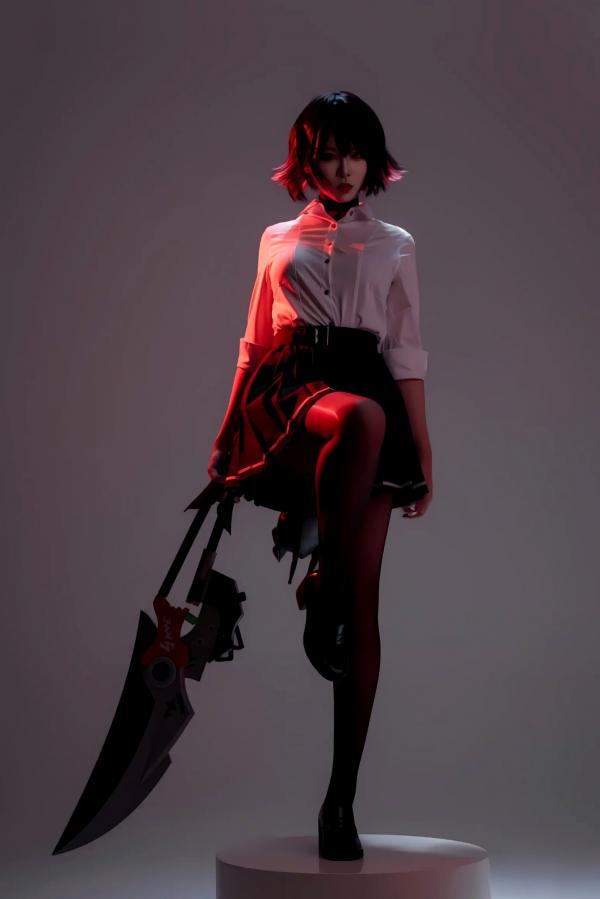    轩萧学姐 鲨鱼妹JK制服cos写真 绝美红瞳黑丝美腿[100P]第48张图片