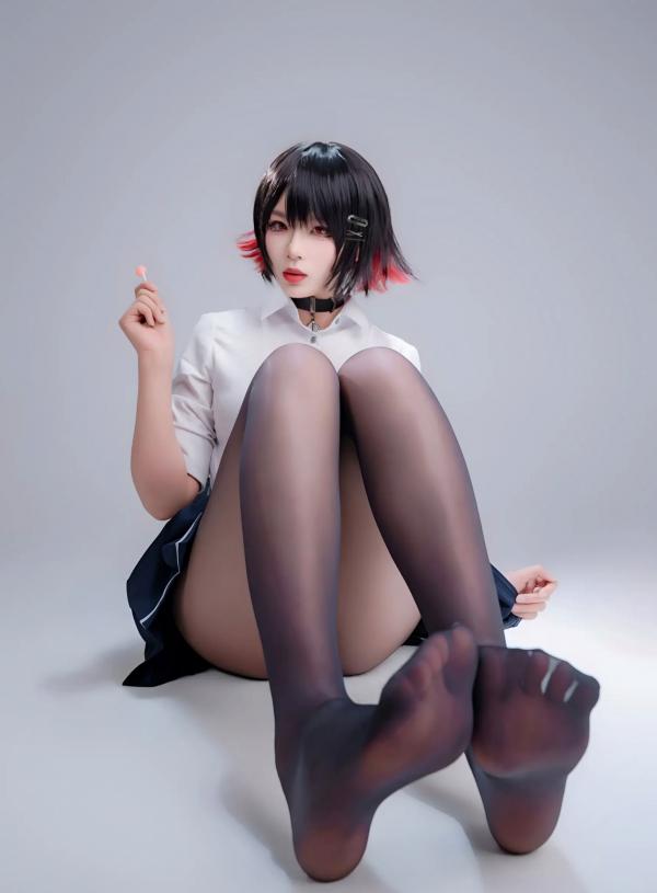    轩萧学姐 鲨鱼妹JK制服cos写真 绝美红瞳黑丝美腿[100P]第49张图片
