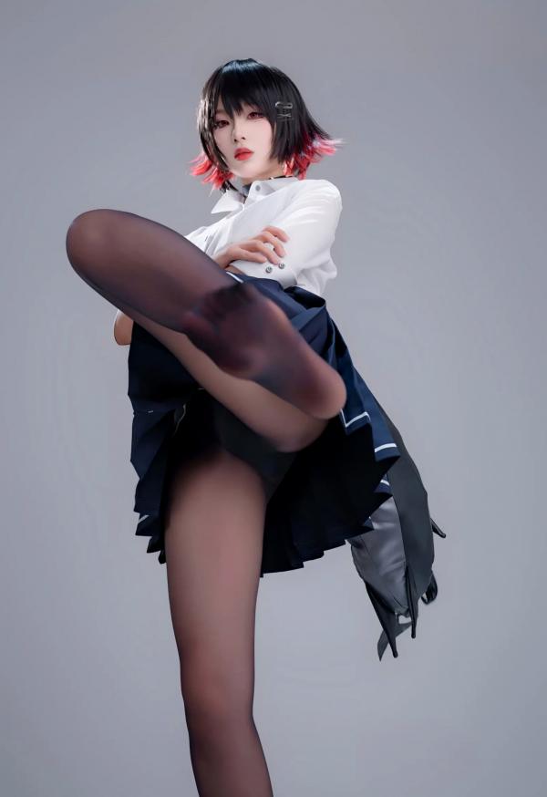    轩萧学姐 鲨鱼妹JK制服cos写真 绝美红瞳黑丝美腿[100P]第52张图片