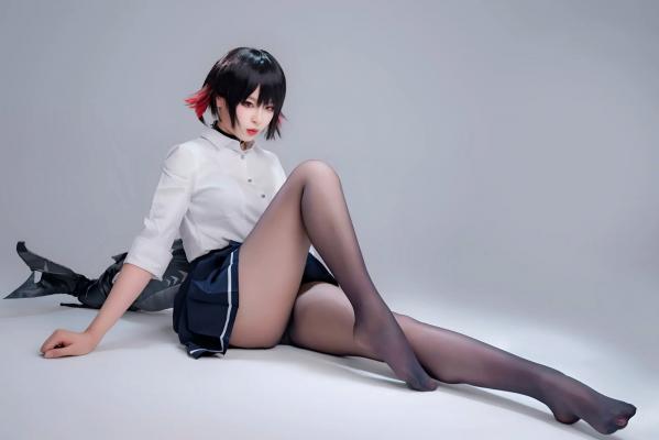    轩萧学姐 鲨鱼妹JK制服cos写真 绝美红瞳黑丝美腿[100P]第56张图片
