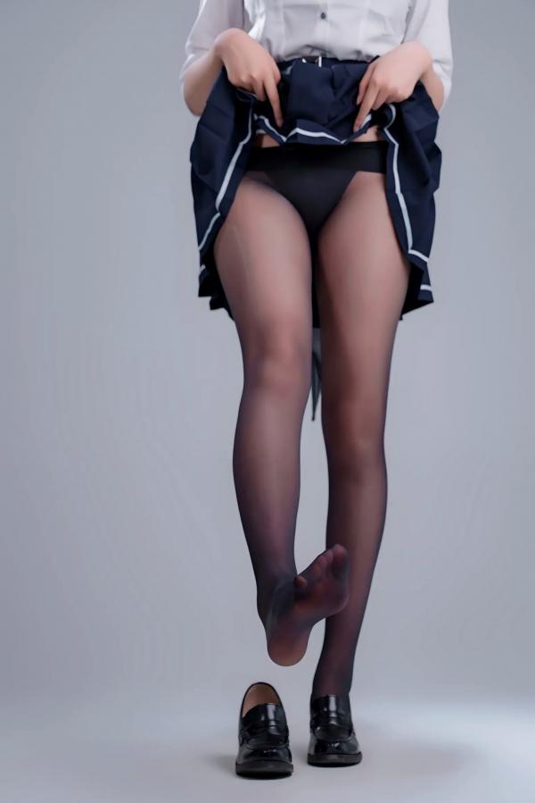    轩萧学姐 鲨鱼妹JK制服cos写真 绝美红瞳黑丝美腿[100P]第57张图片
