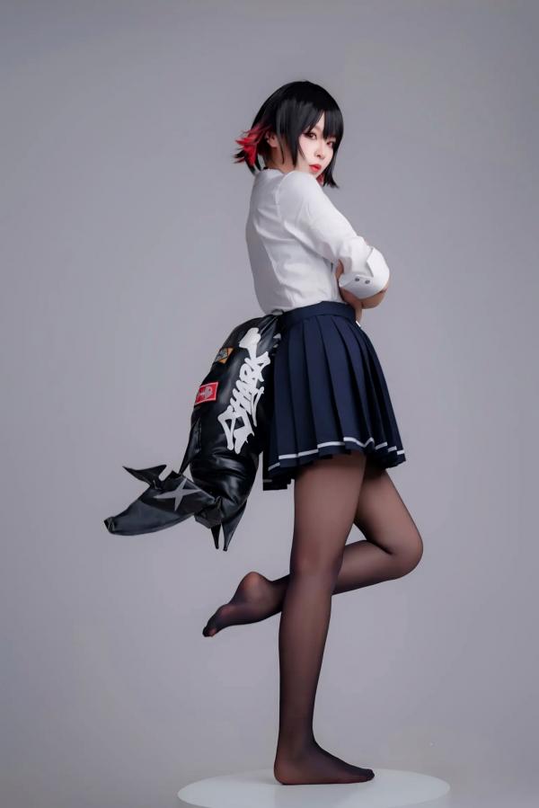    轩萧学姐 鲨鱼妹JK制服cos写真 绝美红瞳黑丝美腿[100P]第64张图片