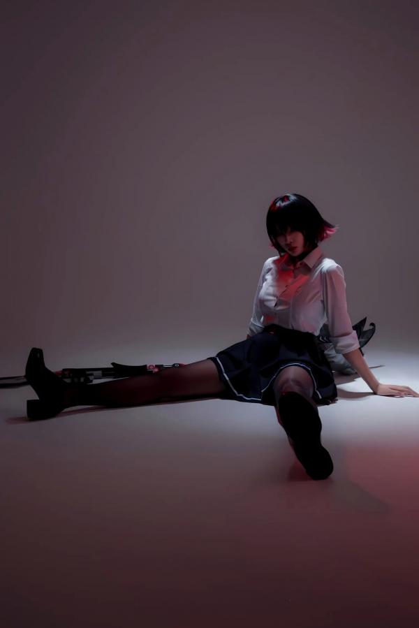    轩萧学姐 鲨鱼妹JK制服cos写真 绝美红瞳黑丝美腿[100P]第71张图片