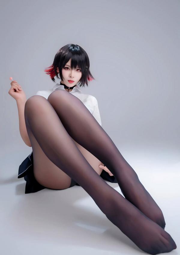    轩萧学姐 鲨鱼妹JK制服cos写真 绝美红瞳黑丝美腿[100P]第72张图片