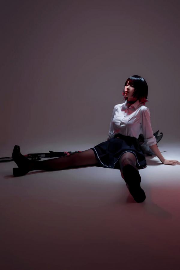    轩萧学姐 鲨鱼妹JK制服cos写真 绝美红瞳黑丝美腿[100P]第73张图片