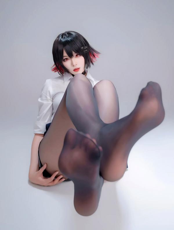    轩萧学姐 鲨鱼妹JK制服cos写真 绝美红瞳黑丝美腿[100P]第76张图片