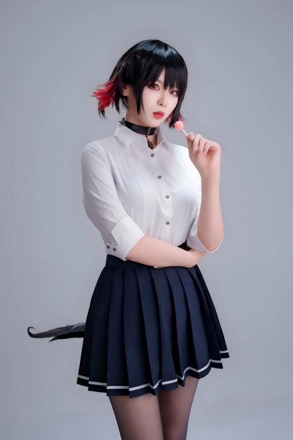   轩萧学姐 鲨鱼妹JK制服cos写真 绝美红瞳黑丝美腿[100P]第86张图片