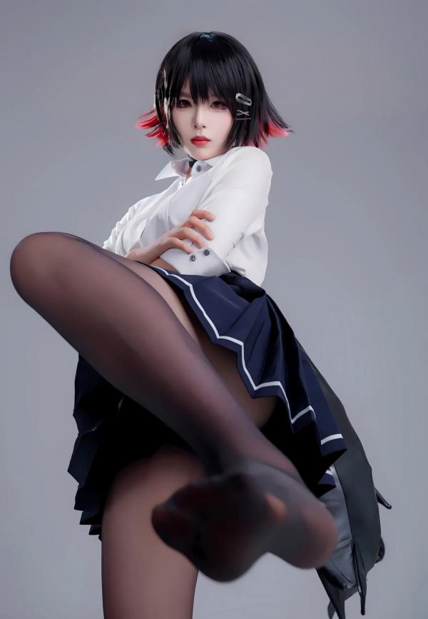    轩萧学姐 鲨鱼妹JK制服cos写真 绝美红瞳黑丝美腿[100P]第87张图片