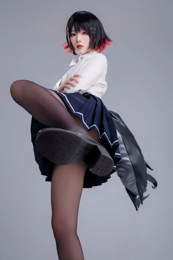    轩萧学姐 鲨鱼妹JK制服cos写真 绝美红瞳黑丝美腿[100P]第91张图片