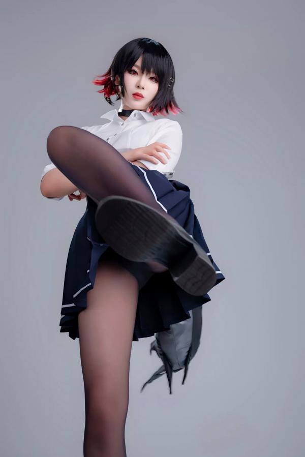    轩萧学姐 鲨鱼妹JK制服cos写真 绝美红瞳黑丝美腿[100P]第94张图片