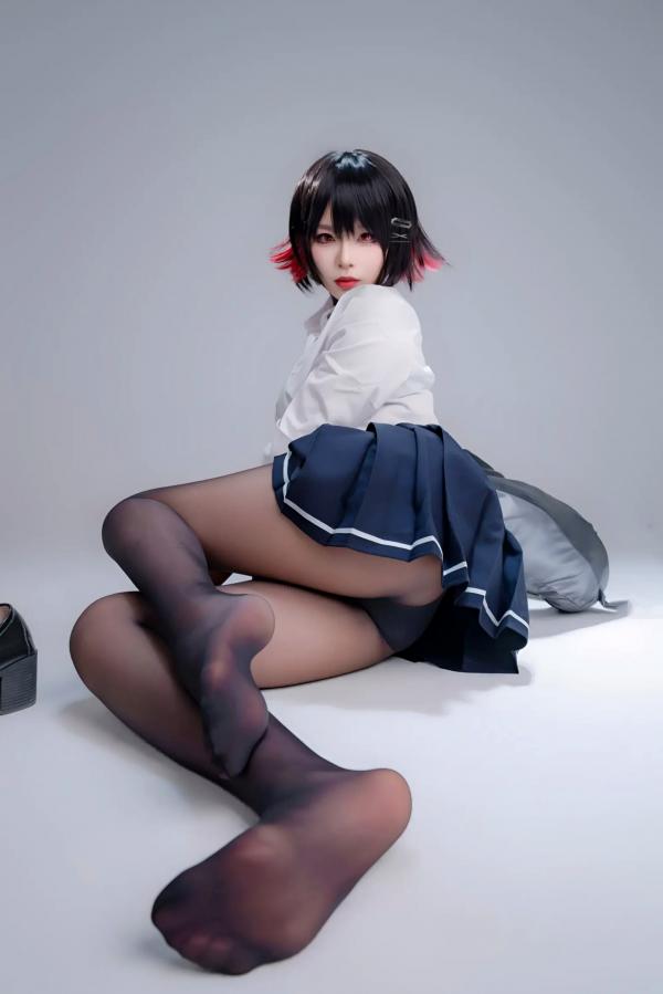    轩萧学姐 鲨鱼妹JK制服cos写真 绝美红瞳黑丝美腿[100P]第95张图片