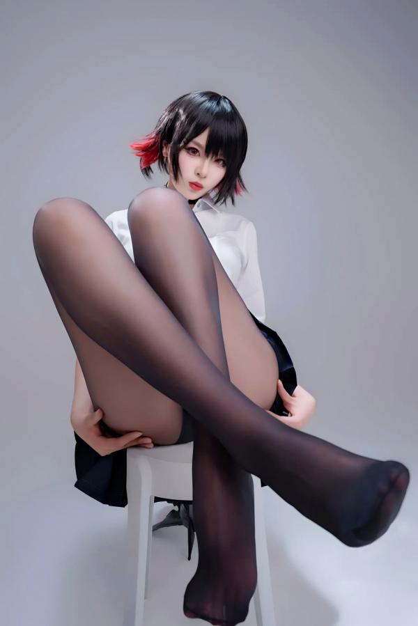    轩萧学姐 鲨鱼妹JK制服cos写真 绝美红瞳黑丝美腿[100P]第96张图片