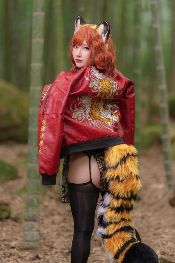    Fantasy-Factory-小丁Ding-虎年限定虎娘COS-竹林机枪改良旗袍性感制服-2022.01第6张图片