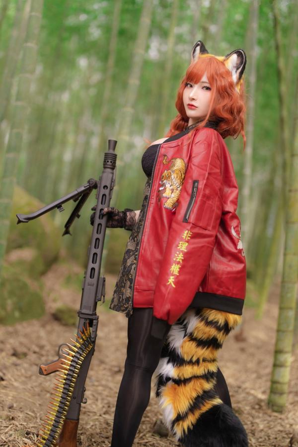    Fantasy-Factory-小丁Ding-虎年限定虎娘COS-竹林机枪改良旗袍性感制服-2022.01第10张图片