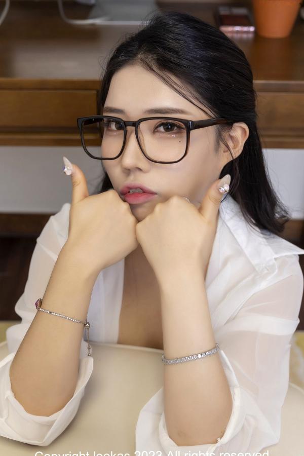    韩国美女Bunny Hani白衬衫黑丝OL风情写真-Lookas Vol.02-清纯眼镜杀与职业短裙诱惑第86张图片