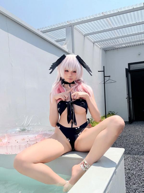    咬一口兔娘 - 下江小春 泳装COSPLAY，清纯治愈系天使在泳池边，极致诱惑的二次元角色扮演大尺度私房照 [95P]第91张图片