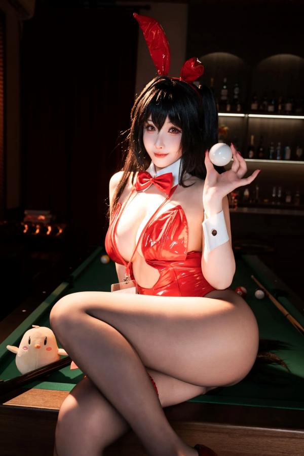    rioko凉凉子 - 碧蓝航线 大凤桌球兔女郎 COSPLAY写真，极品红色漆皮装束搭配黑丝，演绎深夜台球室魅惑风情 [50P]第4张图片