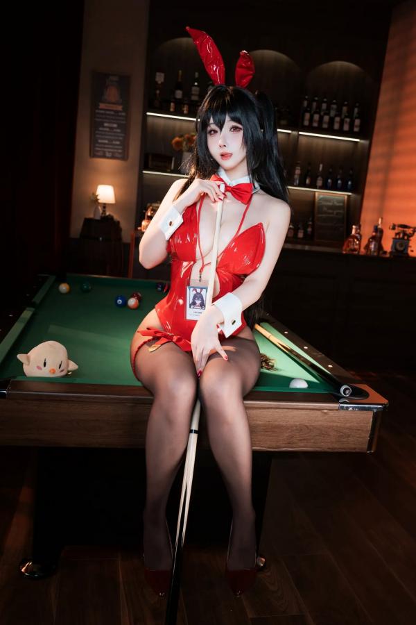    rioko凉凉子 - 碧蓝航线 大凤桌球兔女郎 COSPLAY写真，极品红色漆皮装束搭配黑丝，演绎深夜台球室魅惑风情 [50P]第5张图片