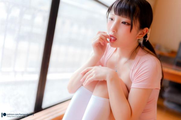    Fantasy-Factory-小丁Ding-Maiden-Bodysuit-纯欲风粉色连体衣少女清纯私房写真第22张图片