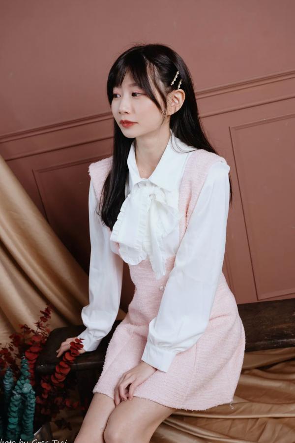    朵莉 - 粉色可爱连衣裙清纯私房照，室内甜美灵动写真 [60P]第2张图片