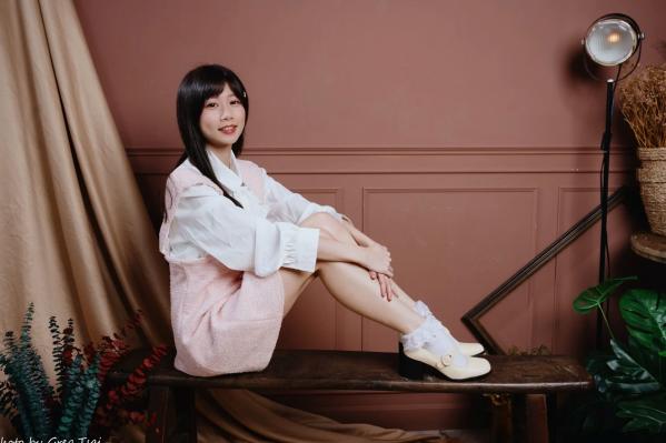    朵莉 - 粉色可爱连衣裙清纯私房照，室内甜美灵动写真 [60P]第5张图片
