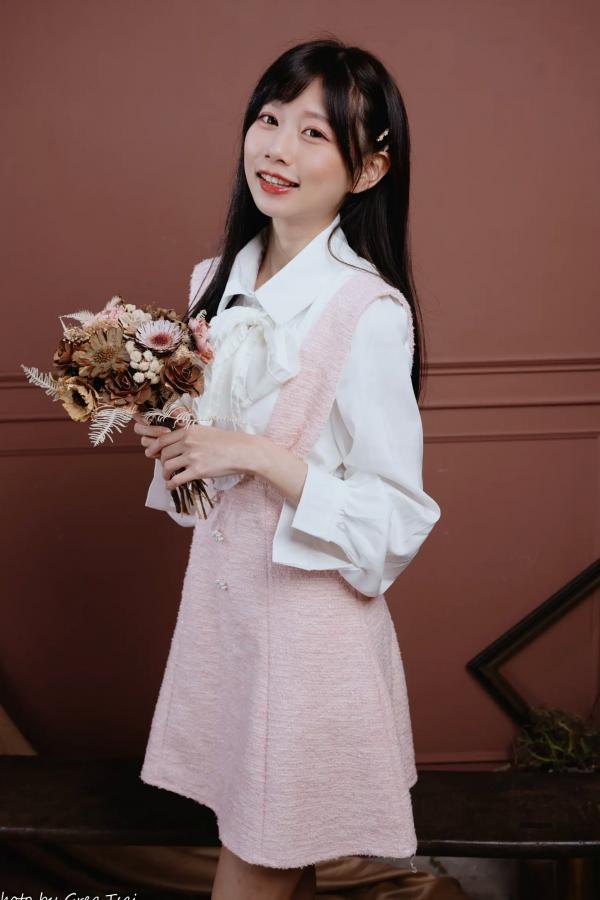   朵莉 - 粉色可爱连衣裙清纯私房照，室内甜美灵动写真 [60P]第10张图片