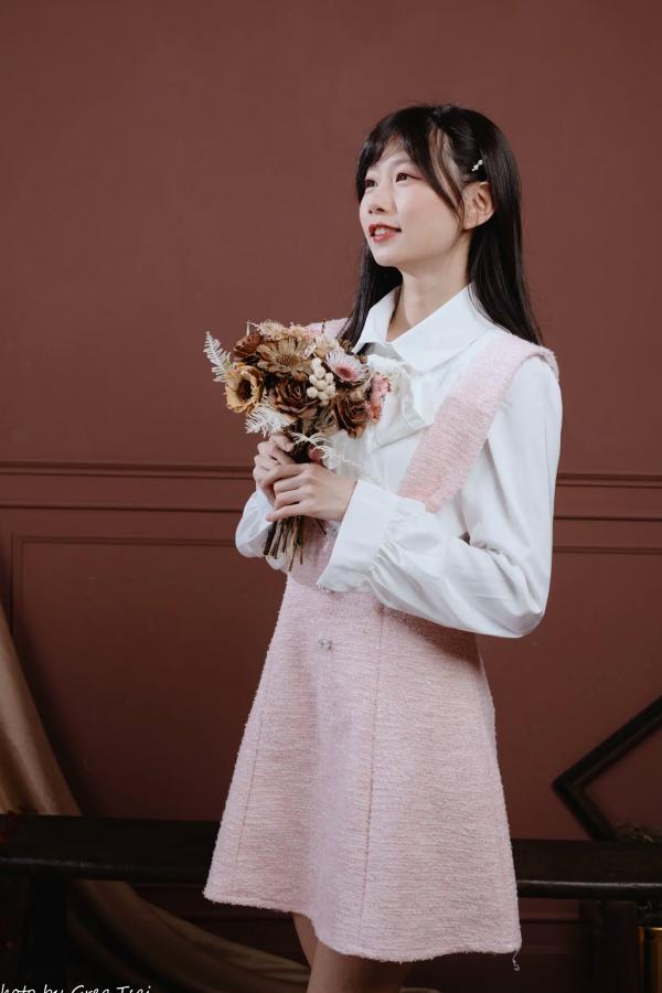    朵莉 - 粉色可爱连衣裙清纯私房照，室内甜美灵动写真 [60P]第12张图片