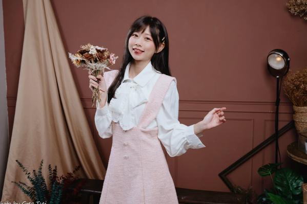    朵莉 - 粉色可爱连衣裙清纯私房照，室内甜美灵动写真 [60P]第14张图片