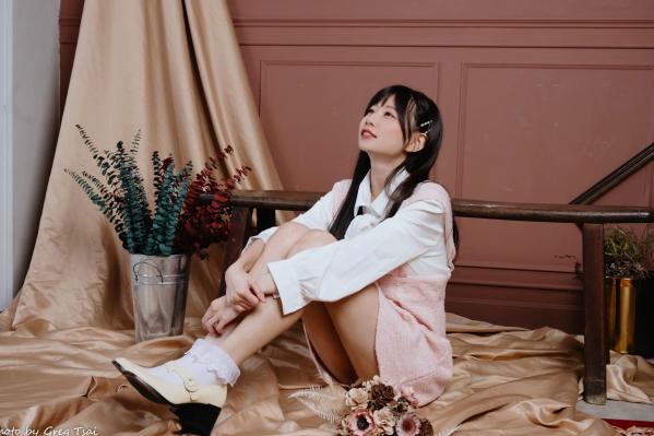    朵莉 - 粉色可爱连衣裙清纯私房照，室内甜美灵动写真 [60P]第17张图片
