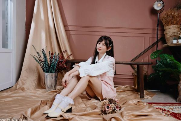    朵莉 - 粉色可爱连衣裙清纯私房照，室内甜美灵动写真 [60P]第20张图片