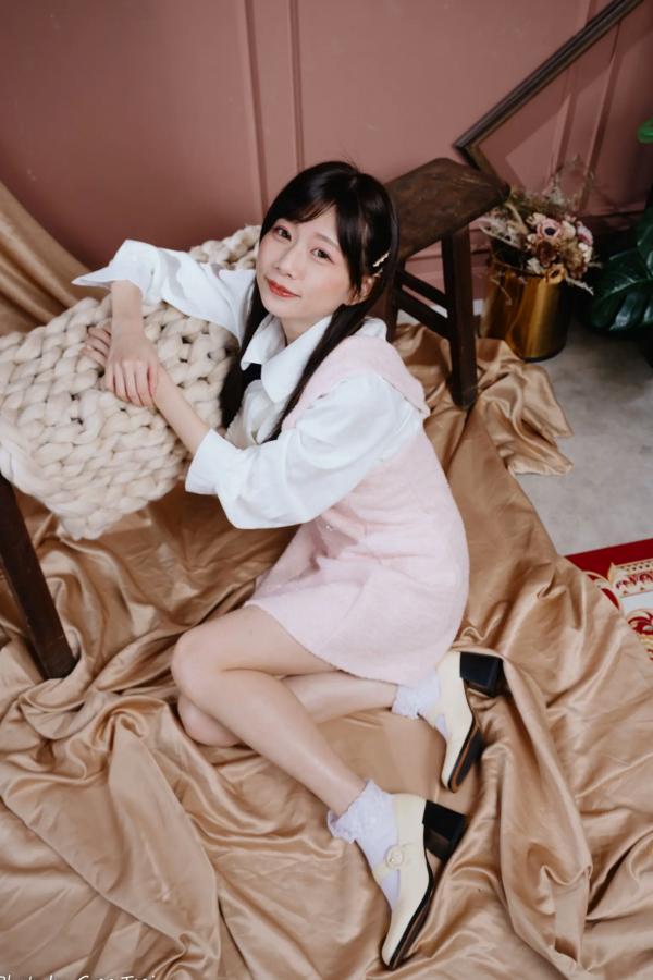    朵莉 - 粉色可爱连衣裙清纯私房照，室内甜美灵动写真 [60P]第23张图片