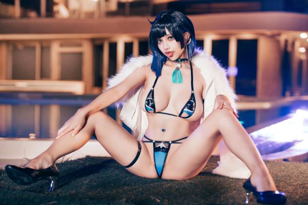    沖田凜花Rinka-Yelan夜兰COS大片：深夜泳池性感角色扮演，极品诱惑火辣身材第13张图片