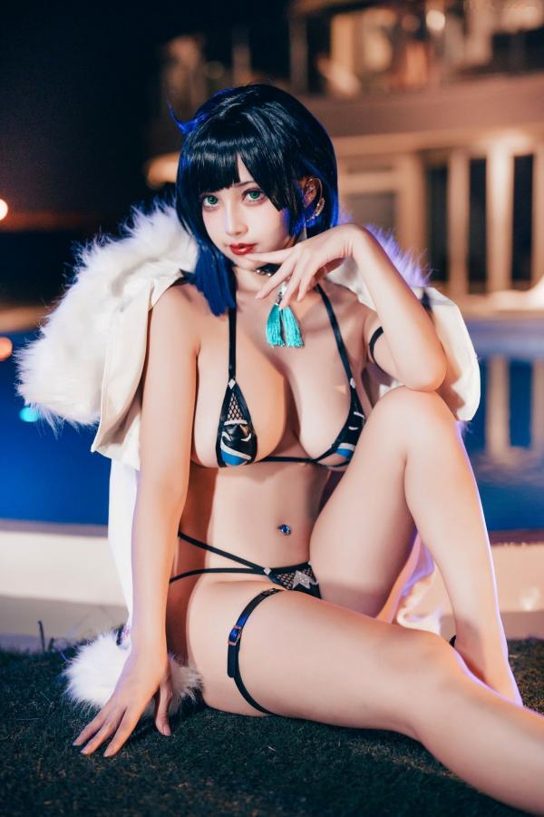    沖田凜花Rinka-Yelan夜兰COS大片：深夜泳池性感角色扮演，极品诱惑火辣身材第15张图片
