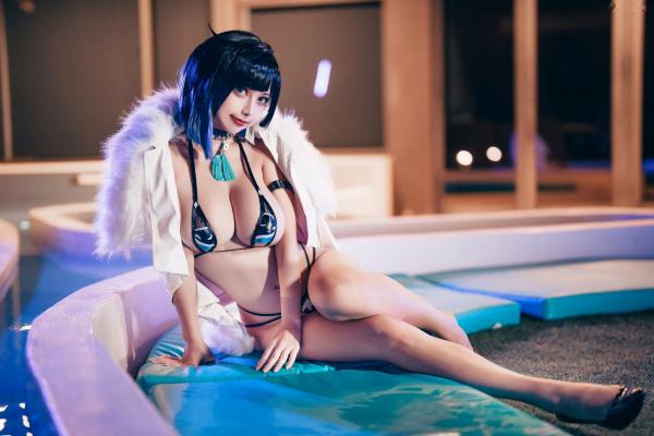    沖田凜花Rinka-Yelan夜兰COS大片：深夜泳池性感角色扮演，极品诱惑火辣身材第24张图片