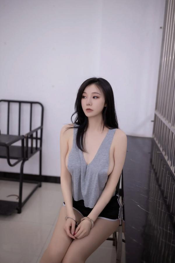    [XR] 安然anran 女子审问室私房写真，灰色背心丁字裤，绝美身材曲线，冷艳湿身诱惑，极限大尺度拍摄[79P]第2张图片