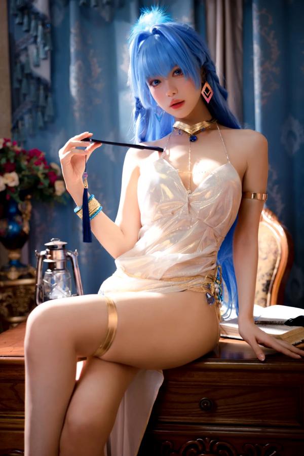    Shika小鹿鹿 - 胜利女神海伦Cosplay，蓝色长发冷艳高雅，身着高叉礼服性感妩媚，私房写真大尺度呈现第4张图片