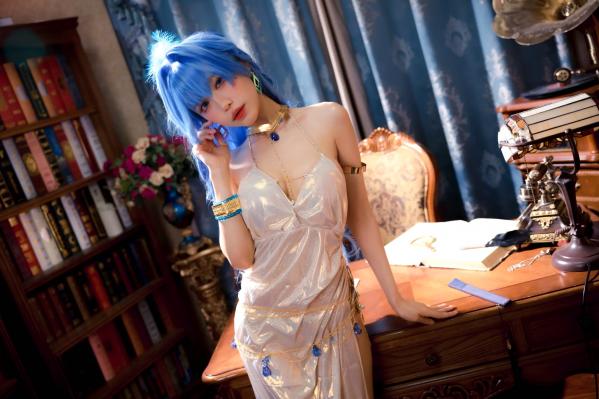    Shika小鹿鹿 - 胜利女神海伦Cosplay，蓝色长发冷艳高雅，身着高叉礼服性感妩媚，私房写真大尺度呈现第23张图片